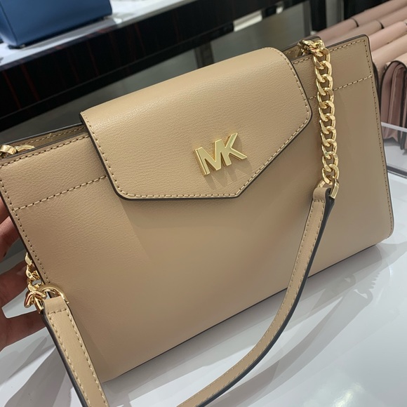 Michael Kors Handbags - New MK large clutch & crossbody ♥️ Todd